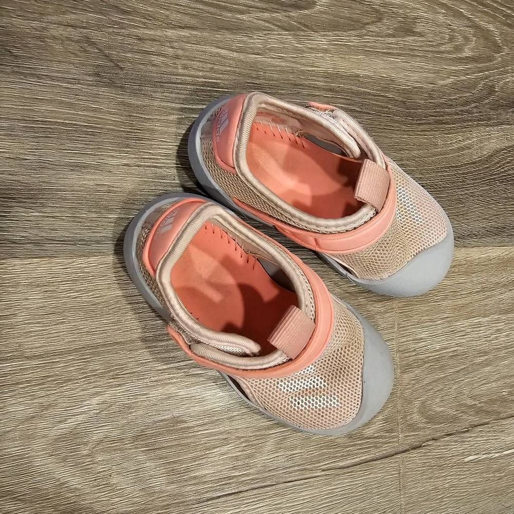 Adidas Toddler Girls Summer Sporty Shoes size 6
